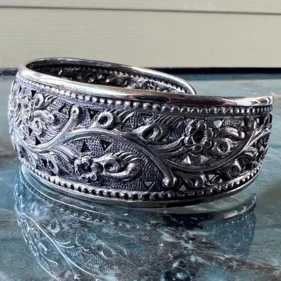 DS 925 Thailand Signed Solid Sterling Silver Etched Floral Cuff Bracelet - Picture 3 of 6